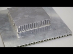 चौड़ाई 1250 मिमी एल्यूमिनियम हनीकॉम्ब शीट फायरप्रूफ PVDF कोटिंग